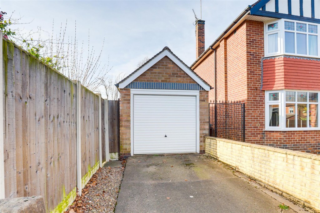 Russell Drive, Wollaton, Nottinghamshire, NG8 2BE
