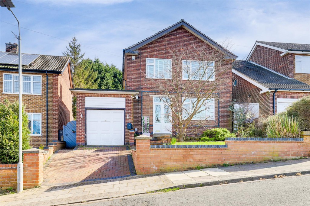 Grouville Drive, Woodthorpe, Nottinghamshire, NG5 4NN