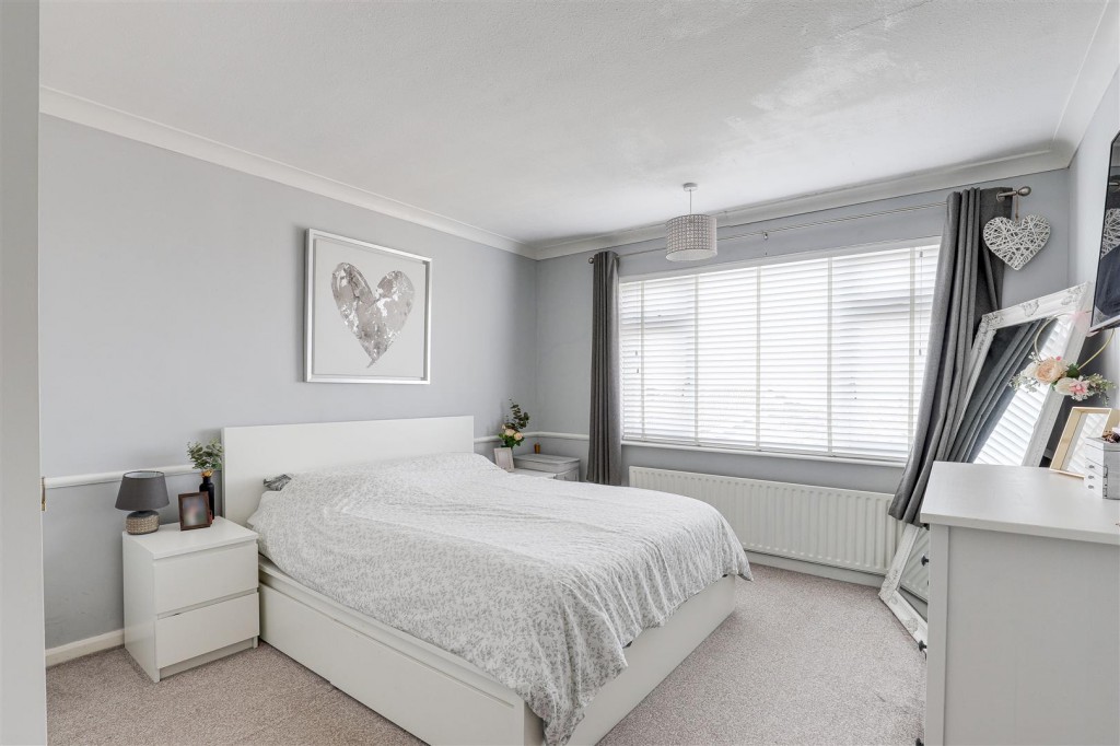 Grouville Drive, Woodthorpe, Nottinghamshire, NG5 4NN