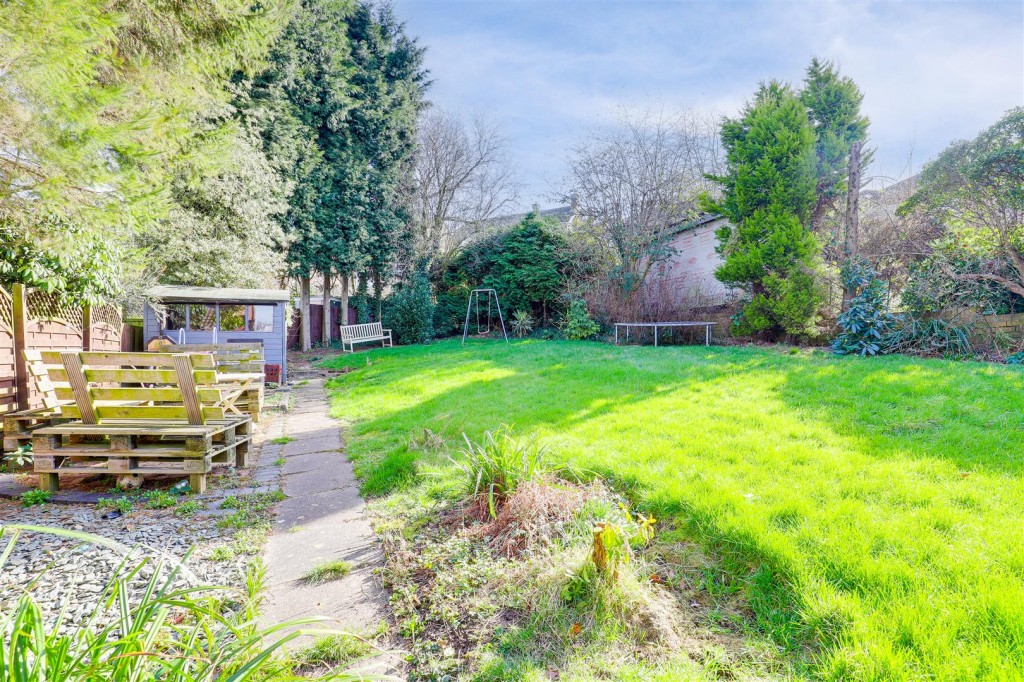 Grouville Drive, Woodthorpe, Nottinghamshire, NG5 4NN