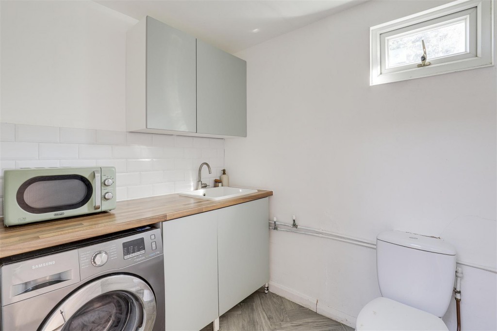 Grouville Drive, Woodthorpe, Nottinghamshire, NG5 4NN
