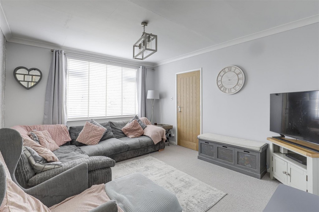 Grouville Drive, Woodthorpe, Nottinghamshire, NG5 4NN