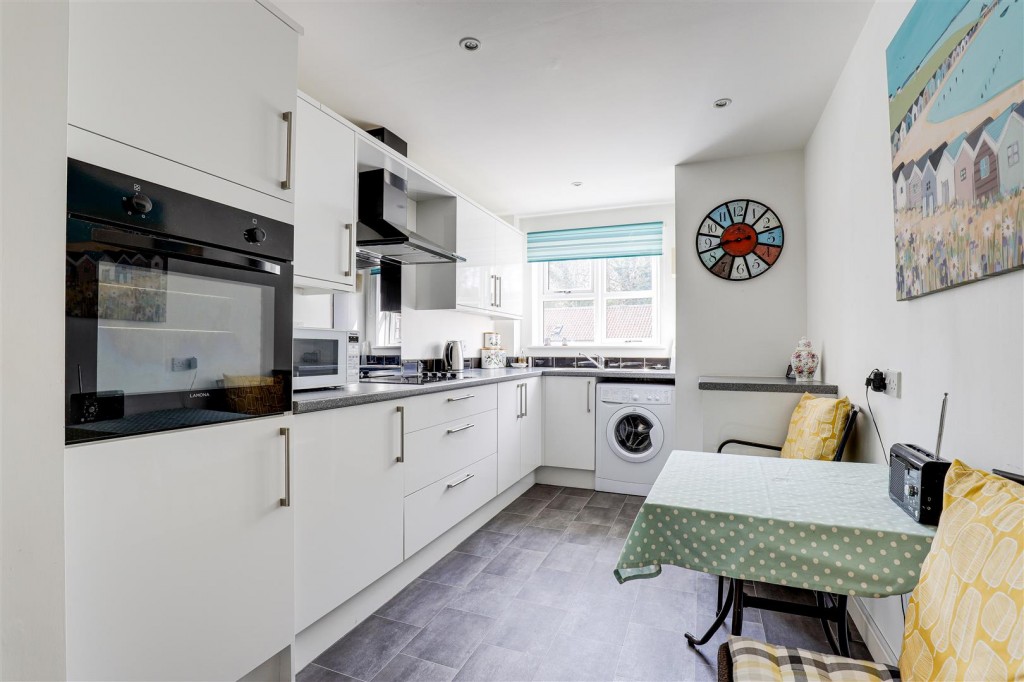 Elmsdale Gardens, Burton Joyce, Nottinghamshire, NG14 5BF