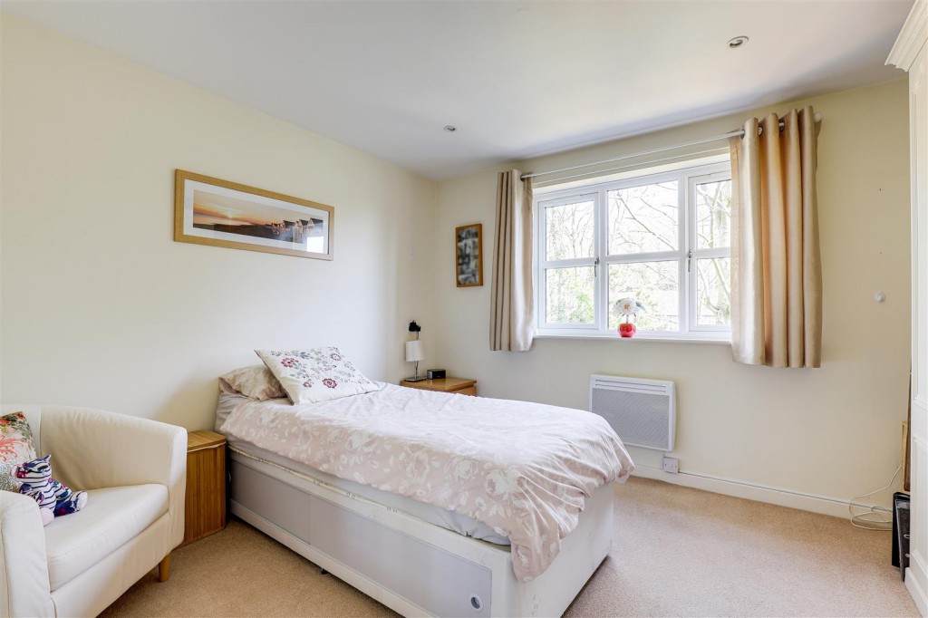 Elmsdale Gardens, Burton Joyce, Nottinghamshire, NG14 5BF
