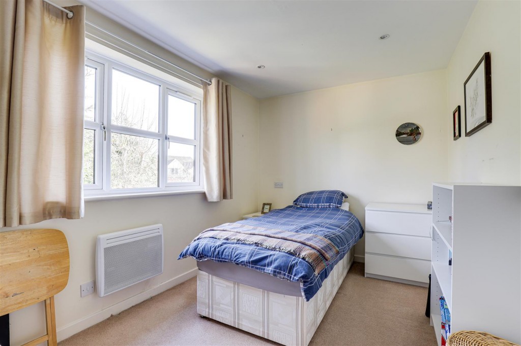 Elmsdale Gardens, Burton Joyce, Nottinghamshire, NG14 5BF