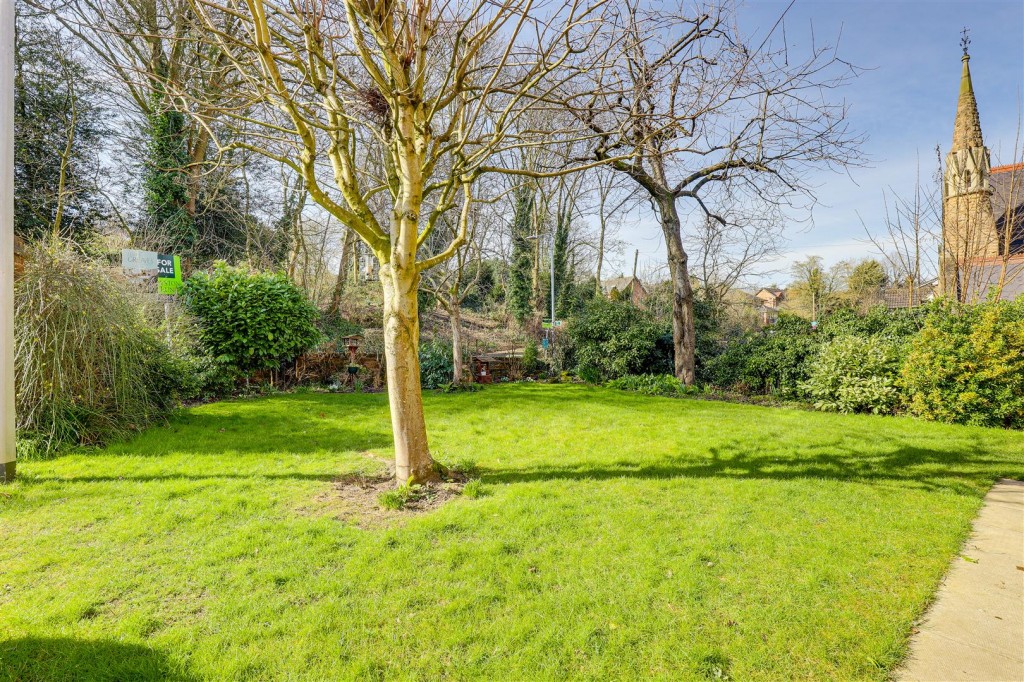 Elmsdale Gardens, Burton Joyce, Nottinghamshire, NG14 5BF