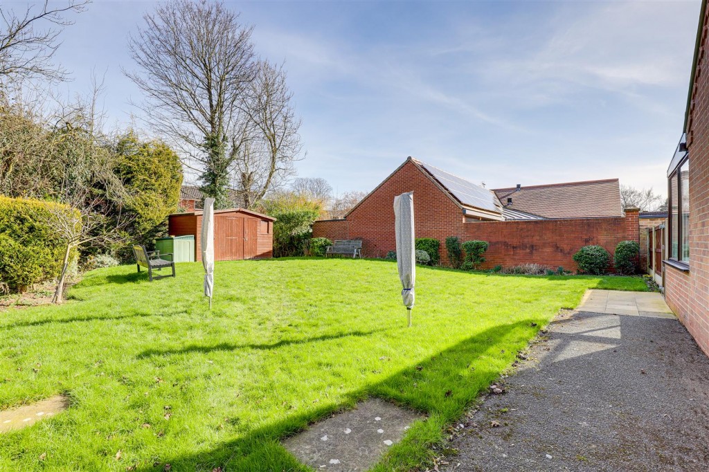 Elmsdale Gardens, Burton Joyce, Nottinghamshire, NG14 5BF