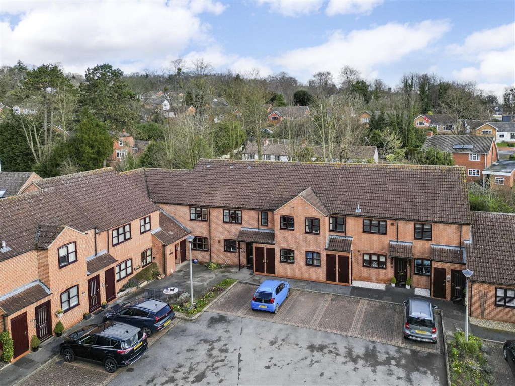 Elmsdale Gardens, Burton Joyce, Nottinghamshire, NG14 5BF
