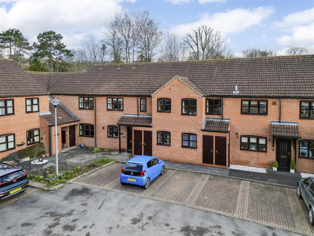 Elmsdale Gardens, Burton Joyce, Nottinghamshire, NG14 5BF