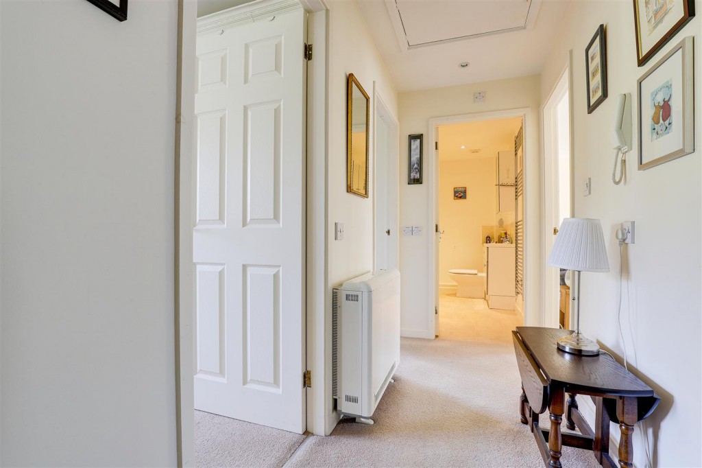 Elmsdale Gardens, Burton Joyce, Nottinghamshire, NG14 5BF