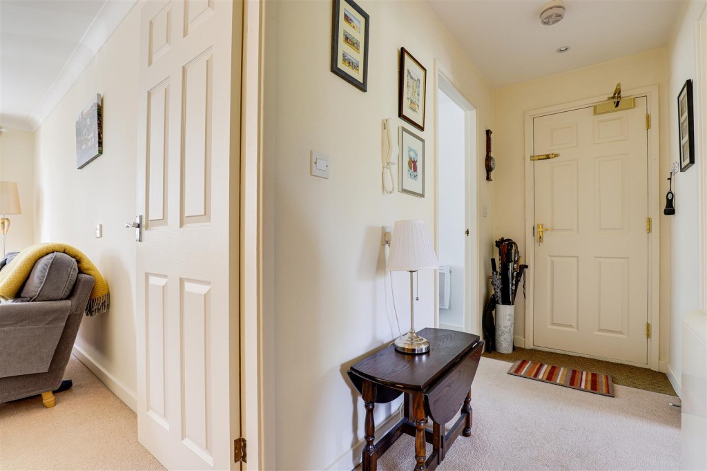 Elmsdale Gardens, Burton Joyce, Nottinghamshire, NG14 5BF