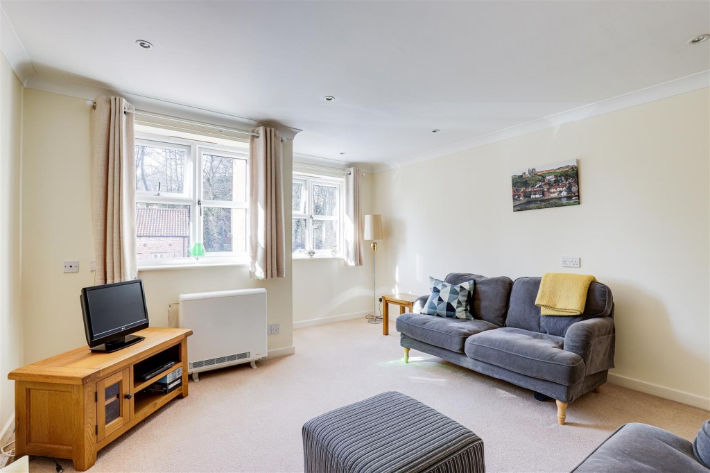 Elmsdale Gardens, Burton Joyce, Nottinghamshire, NG14 5BF