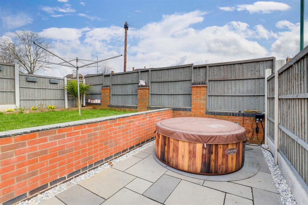 Longfellows Close, Nottingham, Nottinghamshire, NG5 5UD