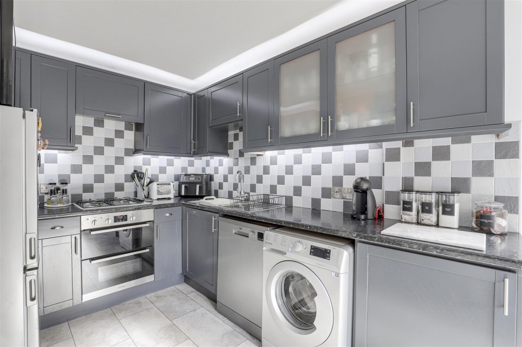Longfellows Close, Nottingham, Nottinghamshire, NG5 5UD