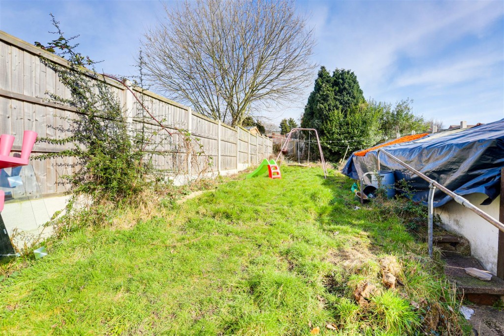 Barlock Road, Basford, Nottinghamshire, NG6 0FF