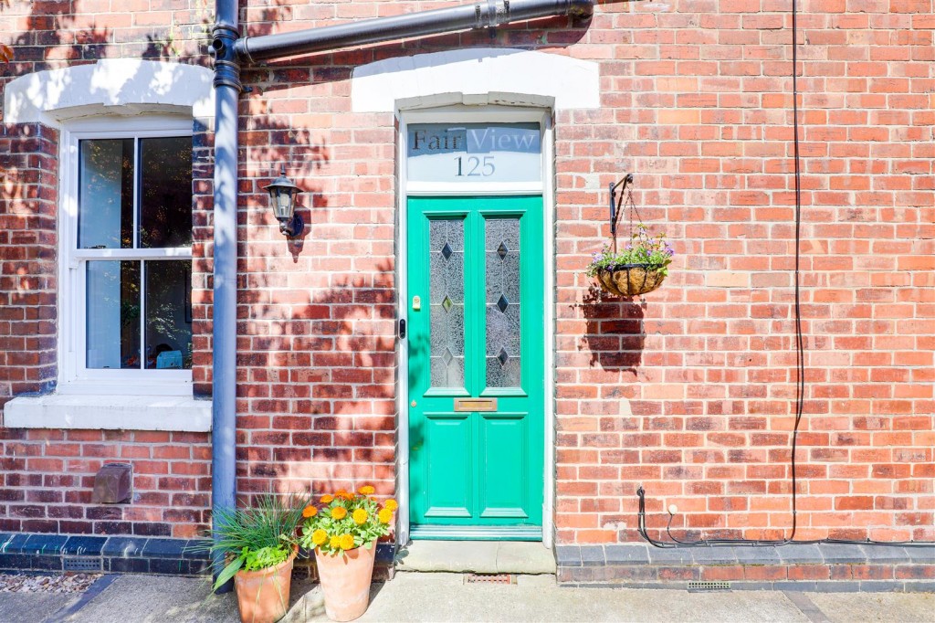 Standhill Road, Carlton, Nottinghamshire, NG4 1JT