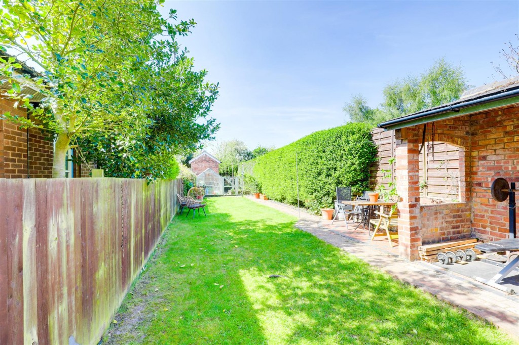 Standhill Road, Carlton, Nottinghamshire, NG4 1JT