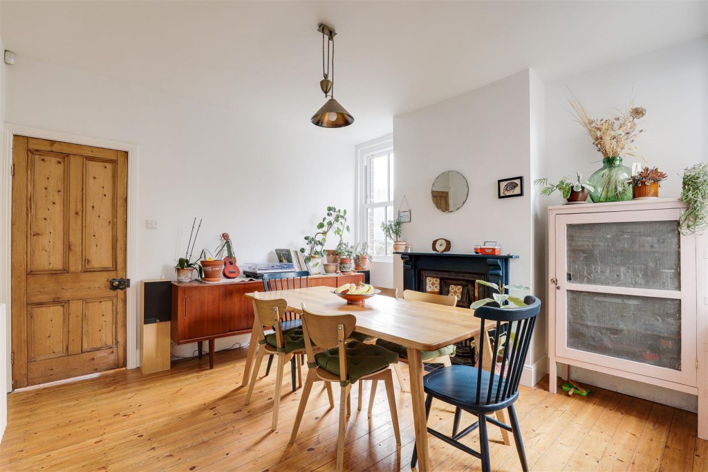 Standhill Road, Carlton, Nottinghamshire, NG4 1JT