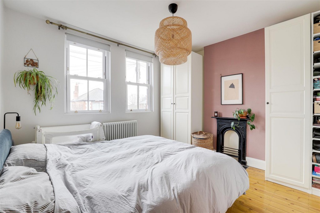 Standhill Road, Carlton, Nottinghamshire, NG4 1JT