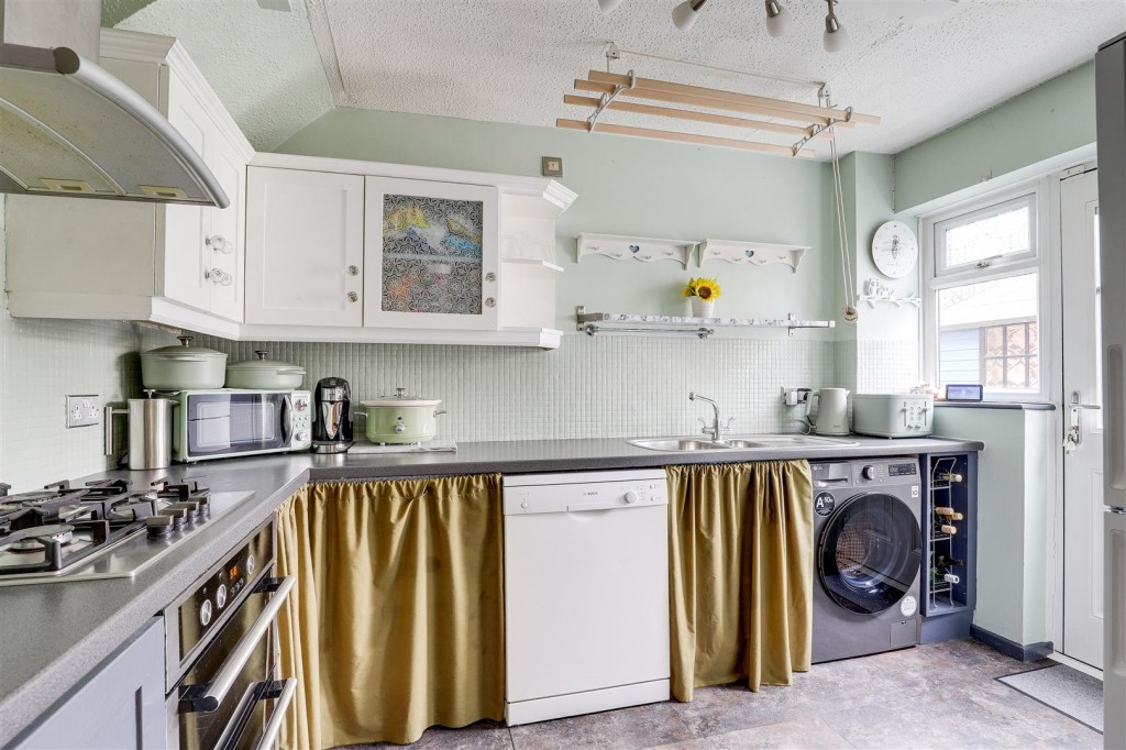 Crawford Close, Wollaton, Nottinghamshire, NG8 2AZ