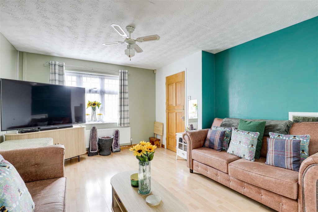 Crawford Close, Wollaton, Nottinghamshire, NG8 2AZ
