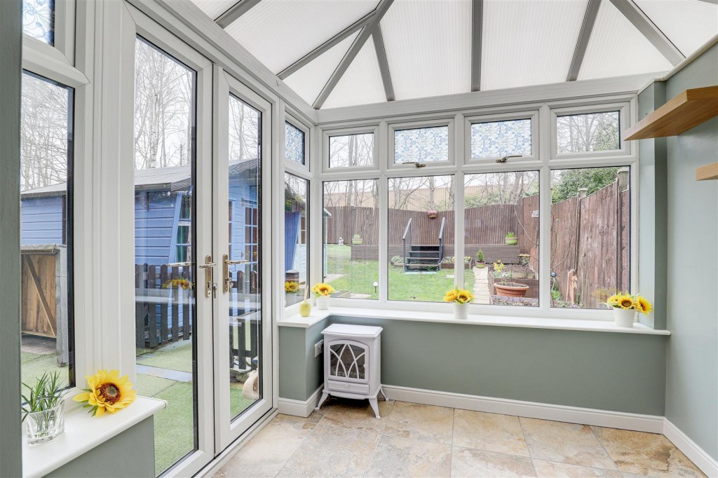 Crawford Close, Wollaton, Nottinghamshire, NG8 2AZ