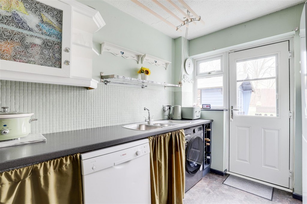 Crawford Close, Wollaton, Nottinghamshire, NG8 2AZ