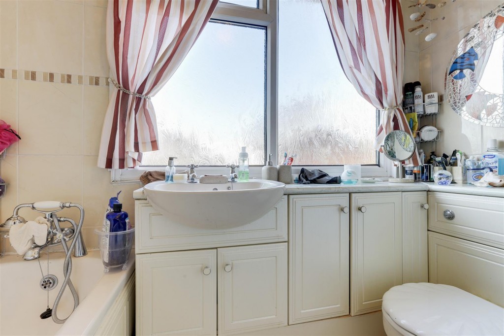Deptford Crescent, Bulwell, Nottinghamshire, NG6 9DL