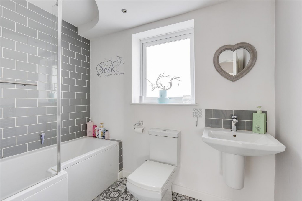 Chedington Avenue, Mapperley, Nottinghamshire, NG3 5SG