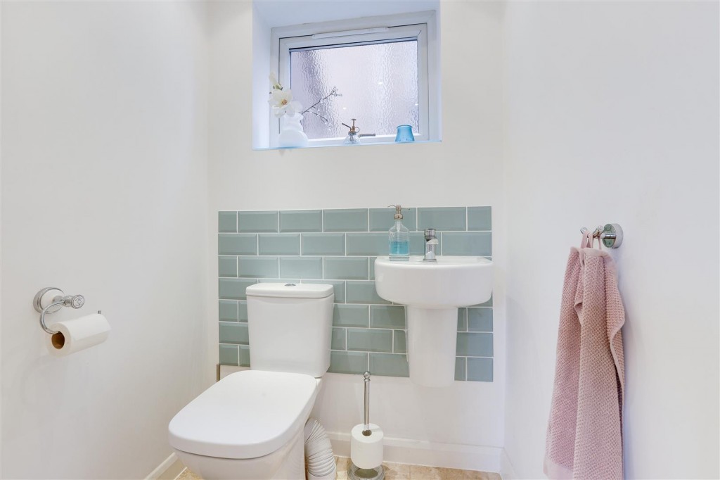 Chedington Avenue, Mapperley, Nottinghamshire, NG3 5SG