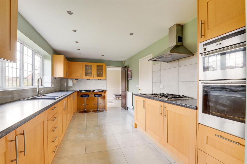 Ascott Gardens, West Bridgford, Nottinghamshire, NG2 7TH