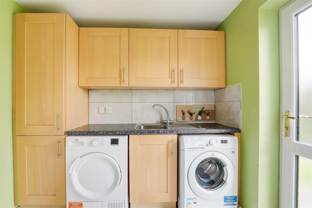 Ascott Gardens, West Bridgford, Nottinghamshire, NG2 7TH