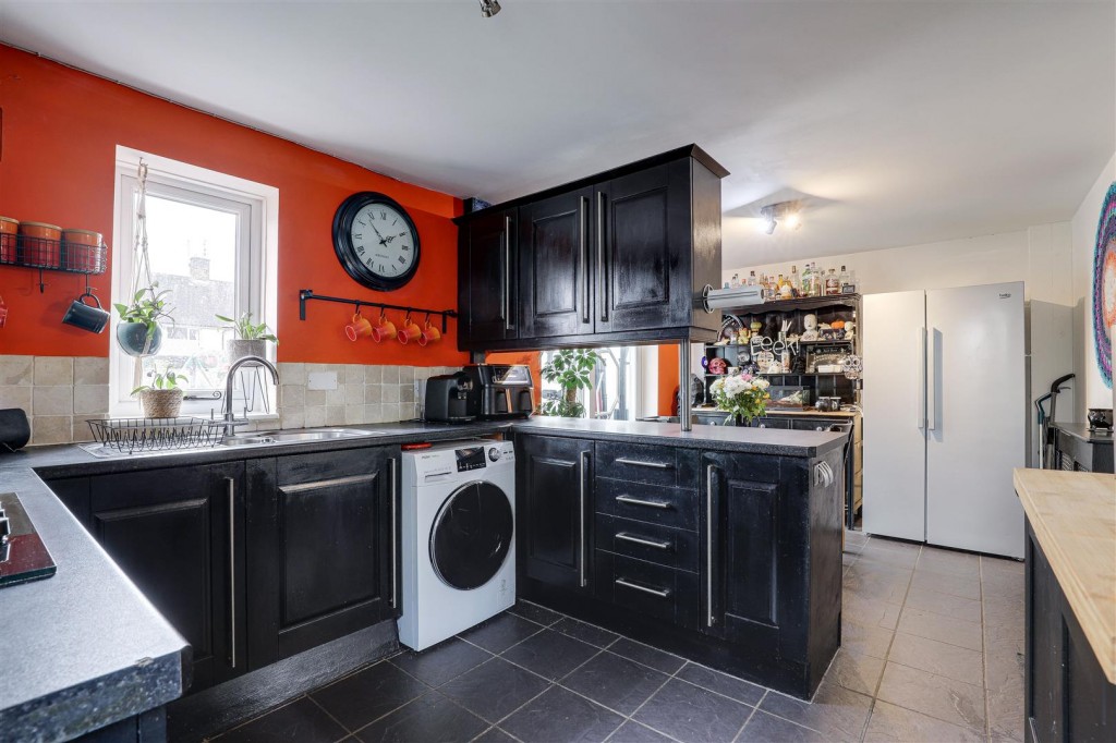 Gardendale Avenue, Clifton, Nottinghamshire, NG11 9HX