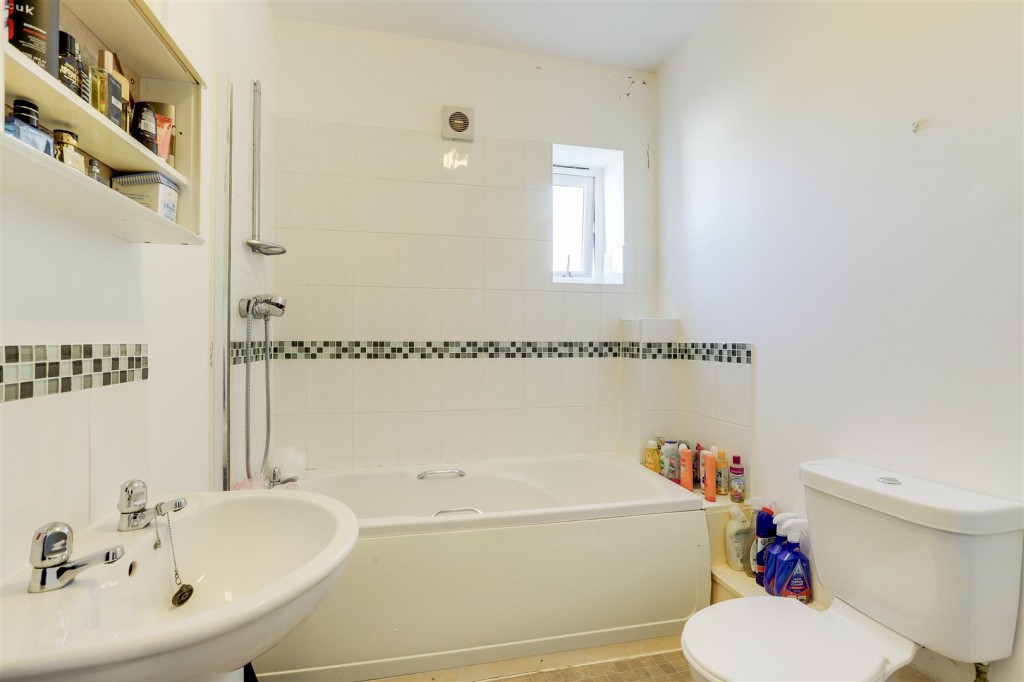 Titchfield Terrace, Hucknall, Nottinghamshire, NG15 7BD