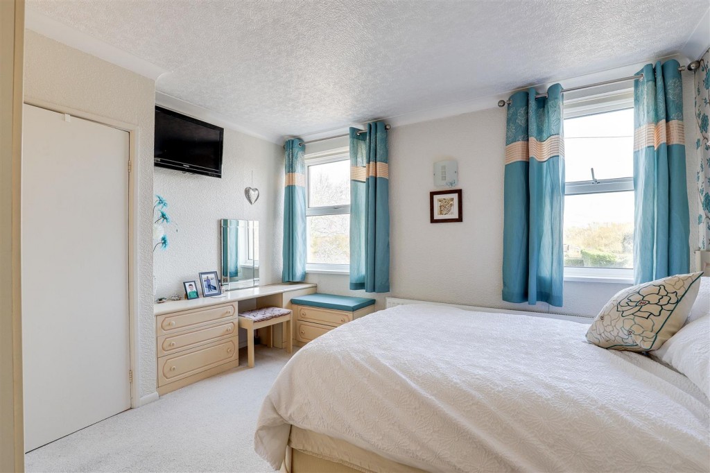Holme Grove, West Bridgford, Nottinghamshire, NG2 5AH