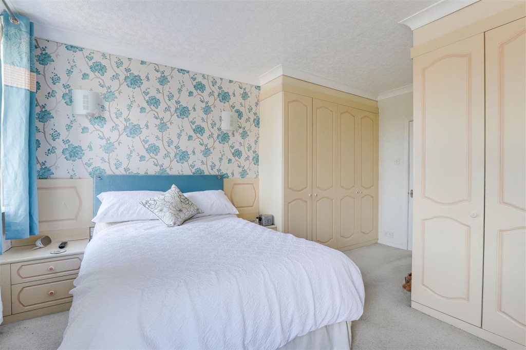 Holme Grove, West Bridgford, Nottinghamshire, NG2 5AH