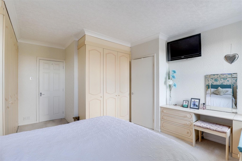 Holme Grove, West Bridgford, Nottinghamshire, NG2 5AH