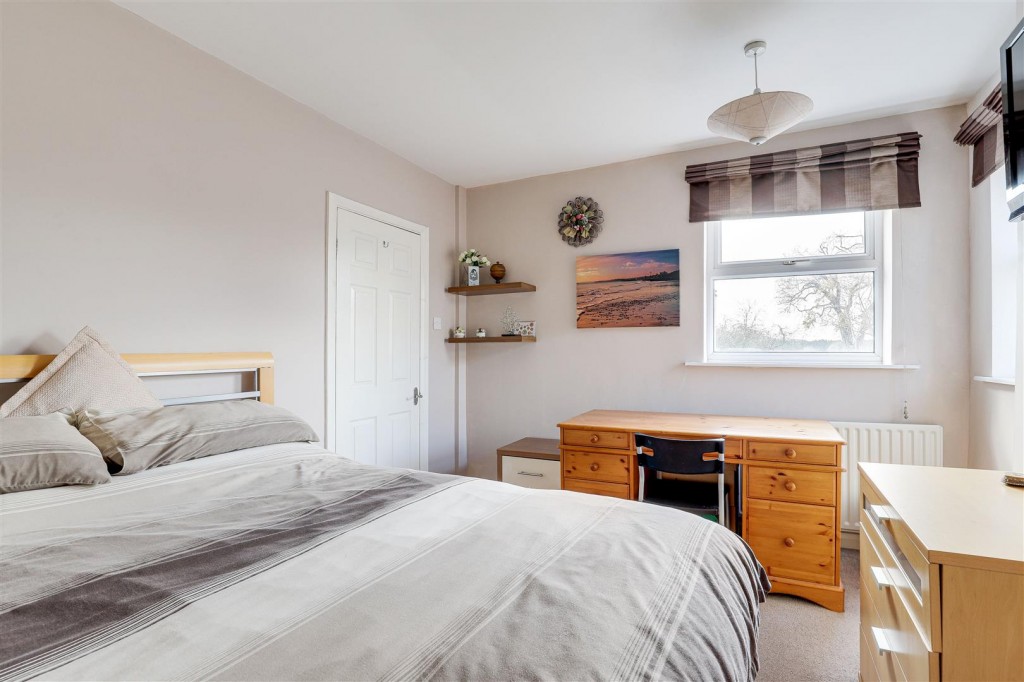 Holme Grove, West Bridgford, Nottinghamshire, NG2 5AH