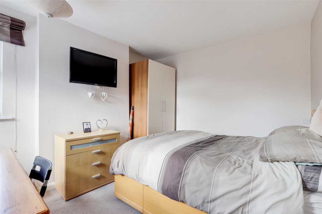Holme Grove, West Bridgford, Nottinghamshire, NG2 5AH
