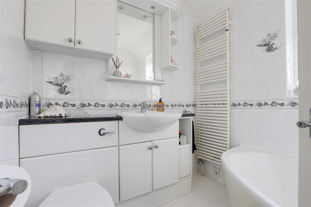 Holme Grove, West Bridgford, Nottinghamshire, NG2 5AH
