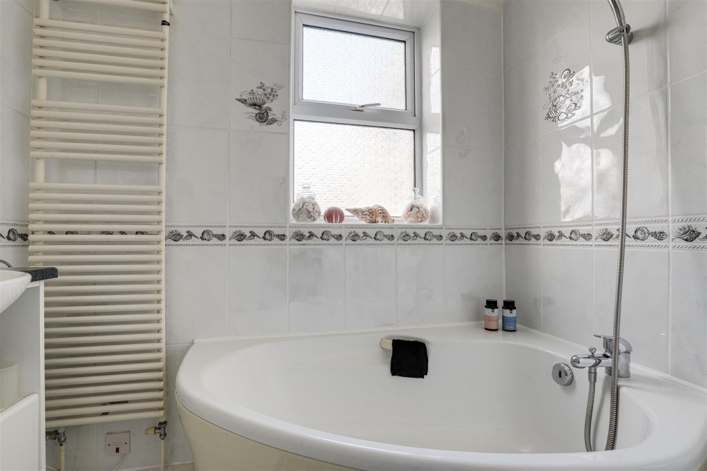Holme Grove, West Bridgford, Nottinghamshire, NG2 5AH