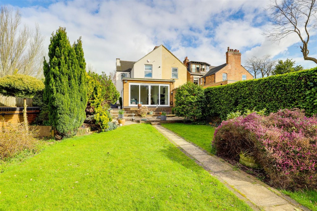 Holme Grove, West Bridgford, Nottinghamshire, NG2 5AH