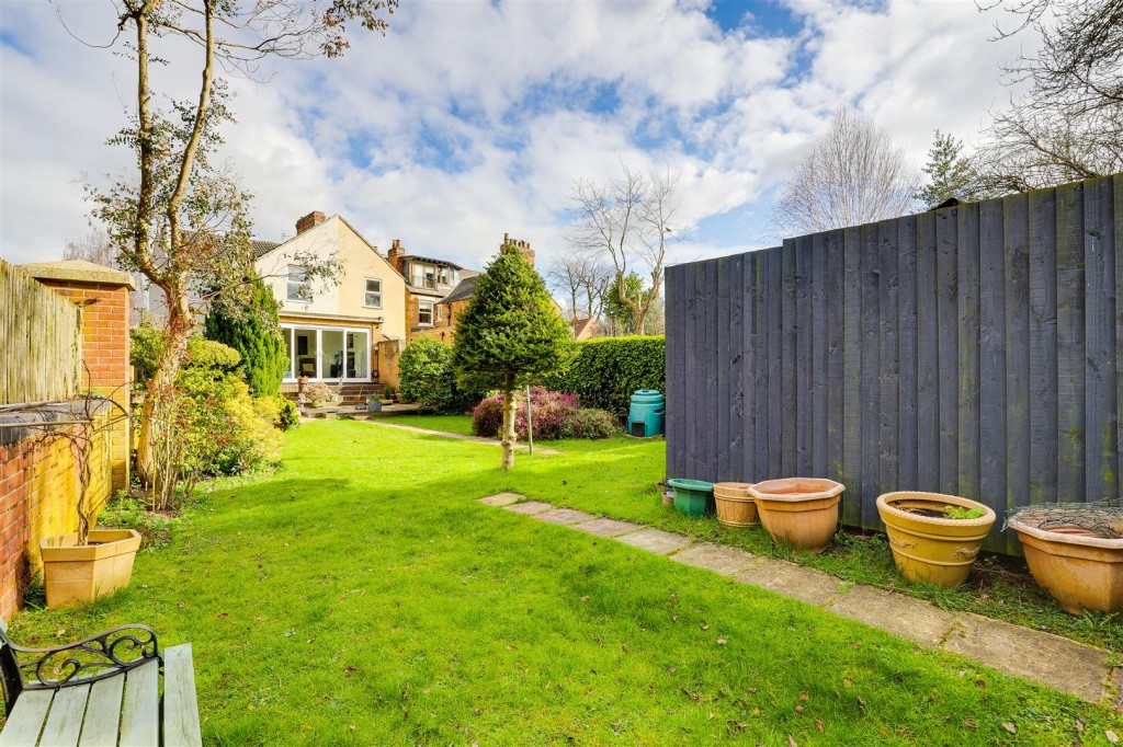 Holme Grove, West Bridgford, Nottinghamshire, NG2 5AH