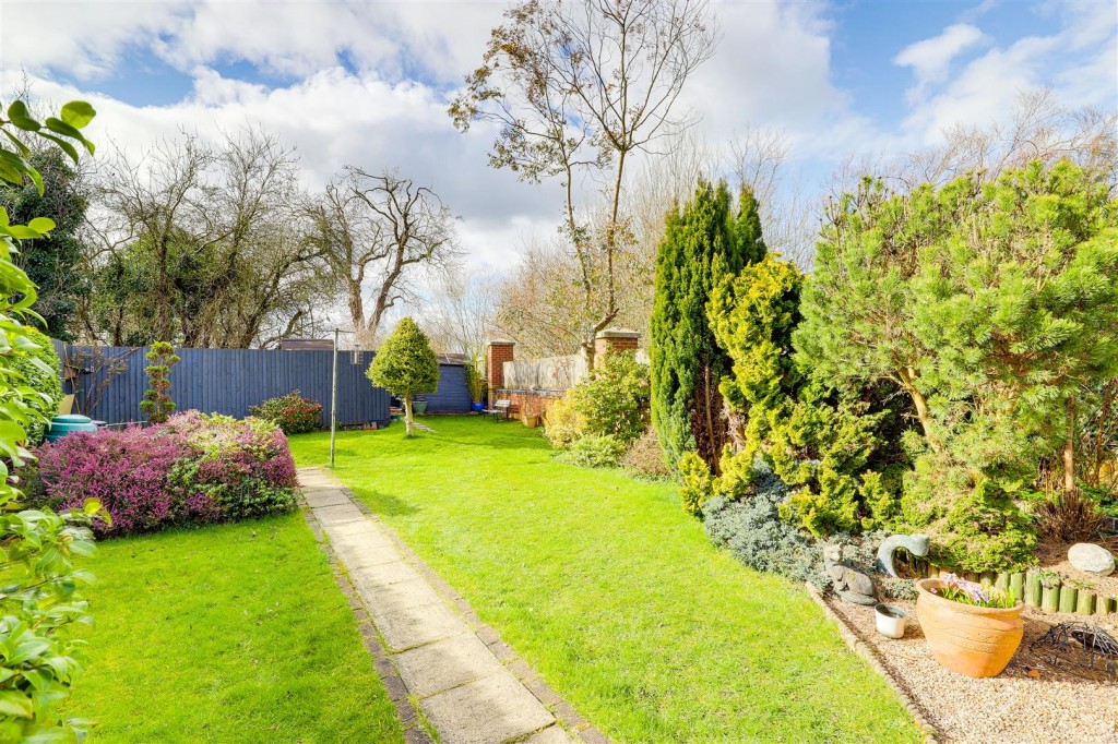 Holme Grove, West Bridgford, Nottinghamshire, NG2 5AH