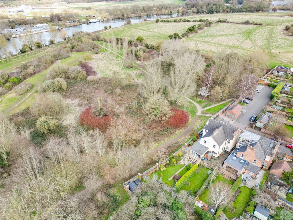 Holme Grove, West Bridgford, Nottinghamshire, NG2 5AH