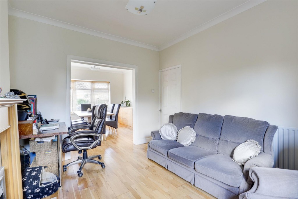 Holme Grove, West Bridgford, Nottinghamshire, NG2 5AH