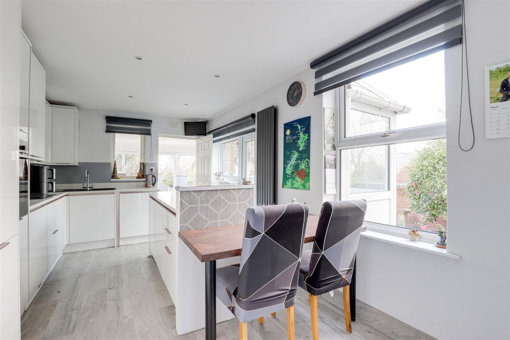 Holme Grove, West Bridgford, Nottinghamshire, NG2 5AH