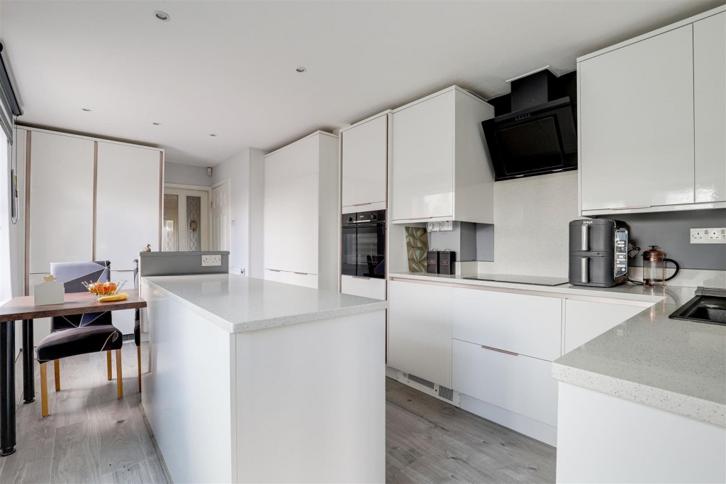 Holme Grove, West Bridgford, Nottinghamshire, NG2 5AH