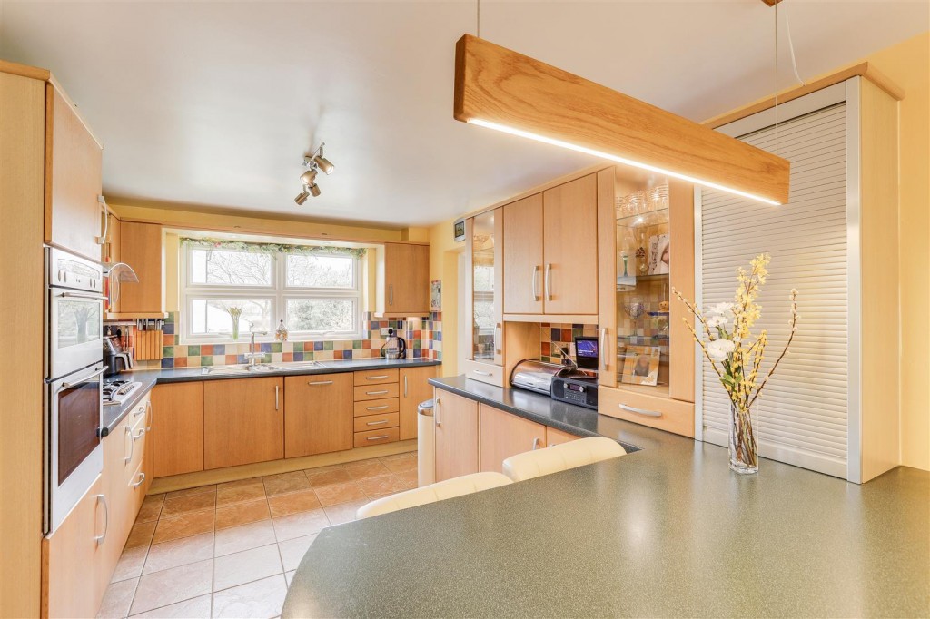 Deer Park Drive, Arnold, Nottinghamshire, NG5 8SA