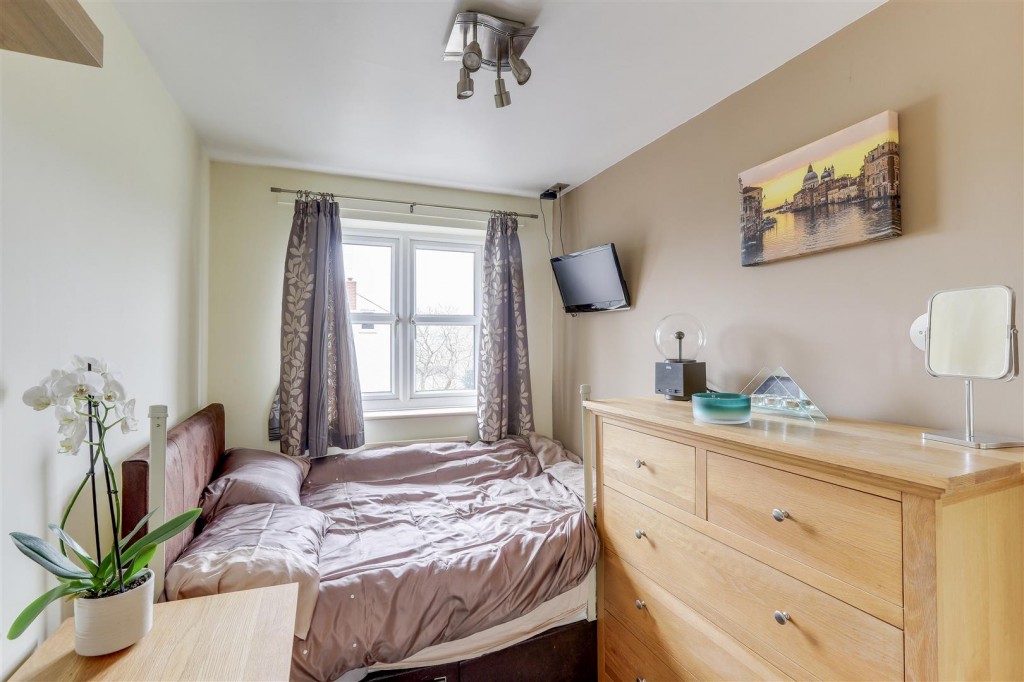 Deer Park Drive, Arnold, Nottinghamshire, NG5 8SA